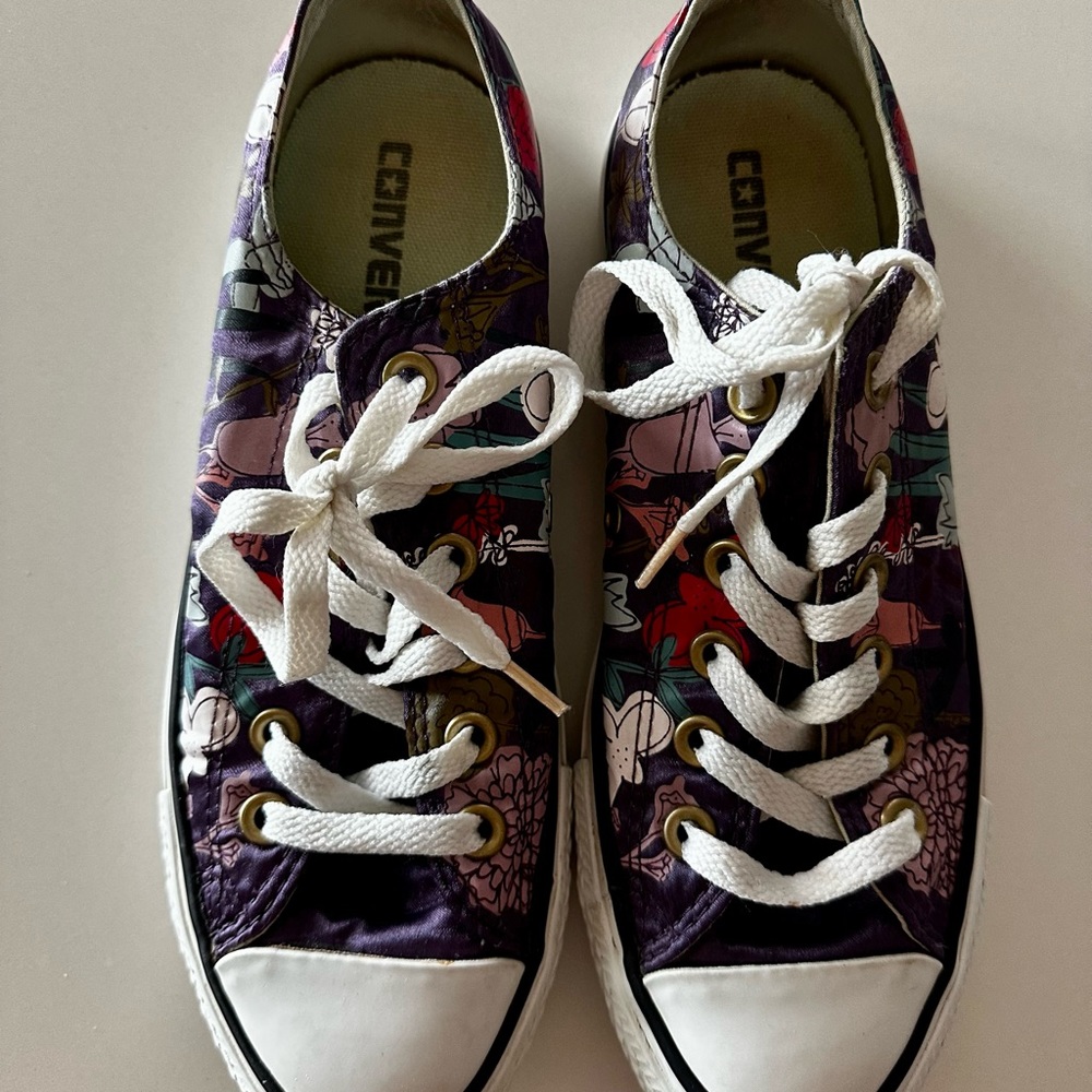 Limited edition Purple with Flowers Silk Converse size 7 very clean almost new.